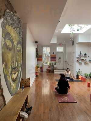 Saadia's Juice Box & Yoga Bar