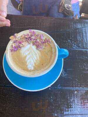 Yeganeh Bakery & Cafe