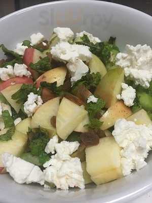 Yeganeh Bakery & Cafe