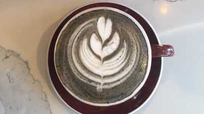 Yeganeh Bakery & Cafe