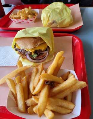 Burger & Chaat Junction (halal)