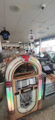 Mel's Drive-in -  Lombard