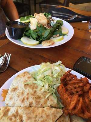 Wow Cafe - American Grill & Wingery