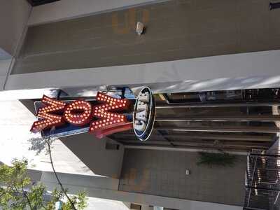 Wow Cafe - American Grill & Wingery