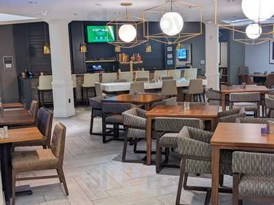 Columbia Grill & Bar