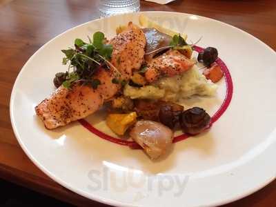 Columbia Grill & Bar