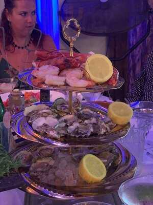 Lique Miami Restaurant & Lounge