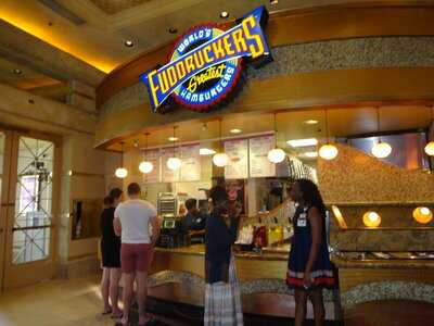 Fuddruckers