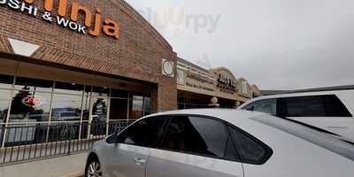 Nhinja Sushi & Wok