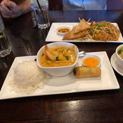 Pin-kaow Thai Cuisine Restaurant