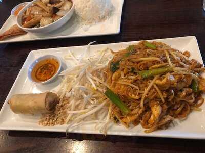 Pin-kaow Thai Cuisine Restaurant