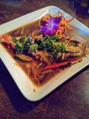 Pin-kaow Thai Cuisine Restaurant