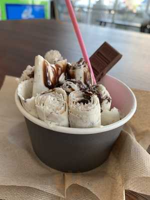 Ice It Yogurt And Sweets