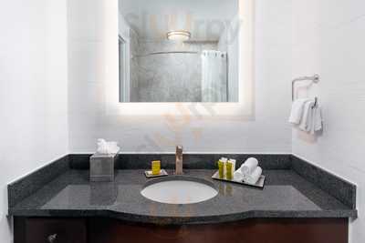 Merchants The Bar At The Hilton St. Louis Downtown