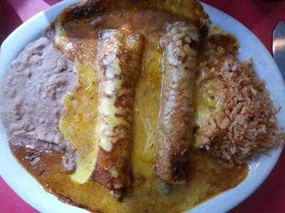 Enchiladas Y Mas