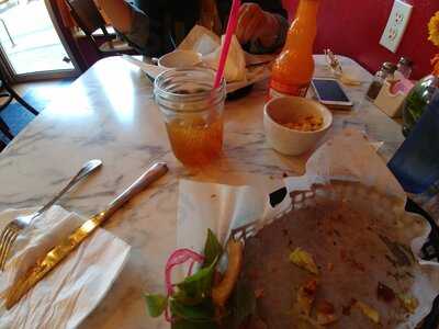 Po' Shines Cafe De La Soul