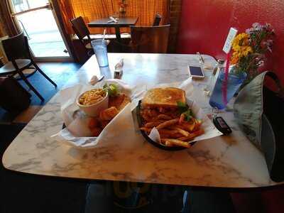 Po' Shines Cafe De La Soul