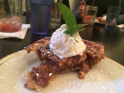 Po' Shines Cafe De La Soul