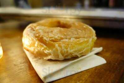 Moe's Doughs Donut Shop