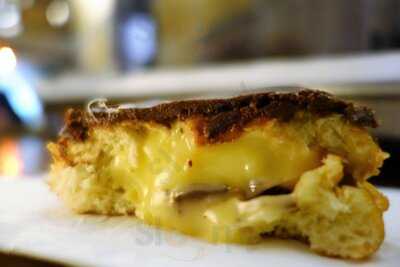 Moe's Doughs Donut Shop