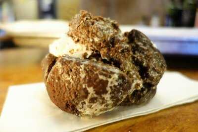 Moe's Doughs Donut Shop