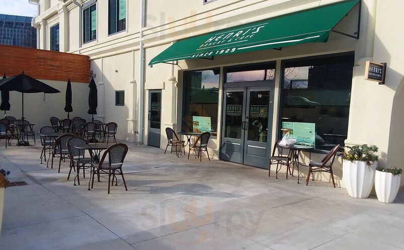 Henri's Bakery & Cafe