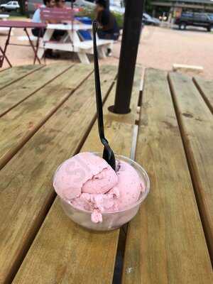 Manolis Ice Cream Pastries & Cakes