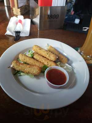 Mullanes Bar & Grill