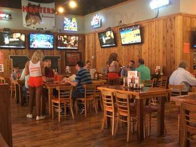 Hooters
