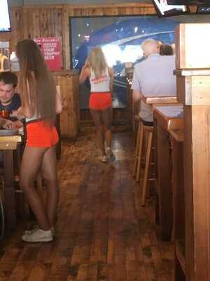 Hooters