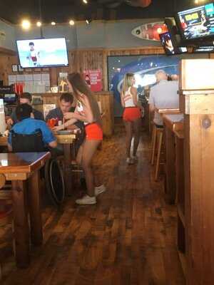 Hooters