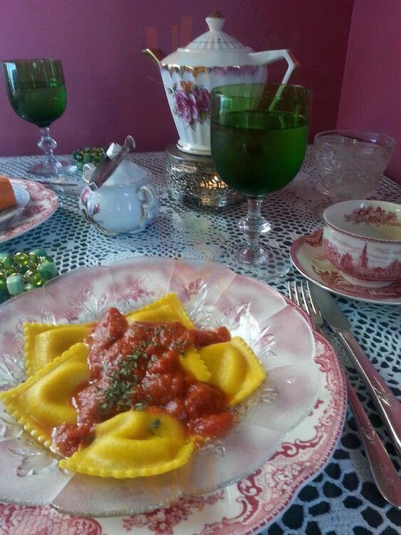 Bella's House Of Fine Teas And Gift Shop