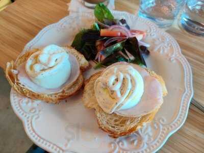 Pandoree Cafe & Deli