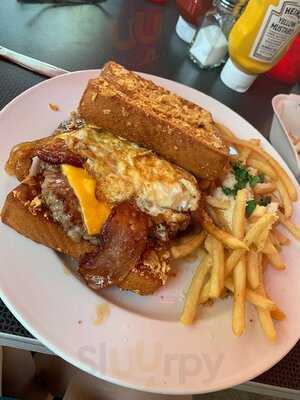 Lucky's Burgers & Brew