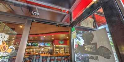 Lucky's Burgers & Brew