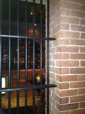 Alibi Bar And Lounge