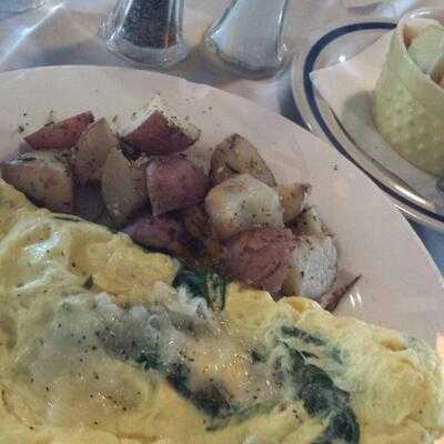 Candlelight Pourhouse Coffee & Wine Garden