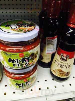 New World Food Market And Restaurant