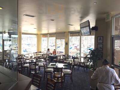 Quarterdeck Restaurant & Bar ​