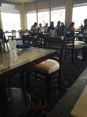 Quarterdeck Restaurant & Bar ​