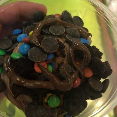 Campus Candy & Yogurt