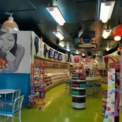 Campus Candy & Yogurt