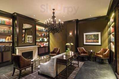 The Library Bar At The Rittenhouse