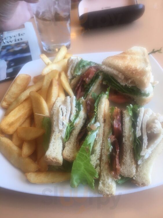 Lookin Good Restaurant & Lounge