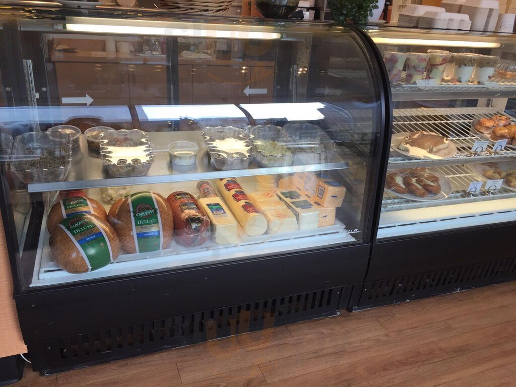 Al's Courtyard Cafe & Tavern