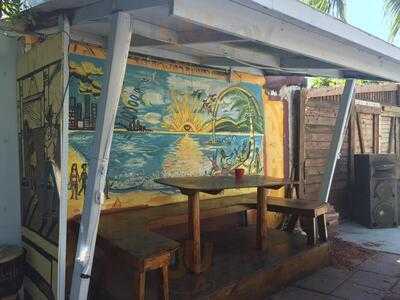 Naomi's Garden Restaurant & Lounge