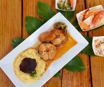 Naomi's Garden Restaurant & Lounge