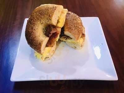 La Fuente Bailey Deli