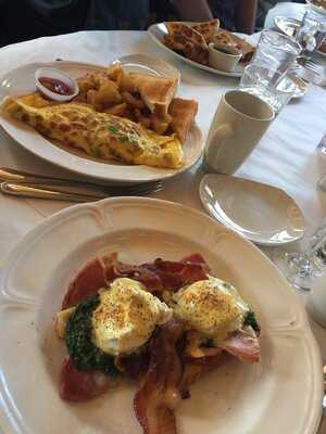 Cafe Touche French Bistro & Wine Bar