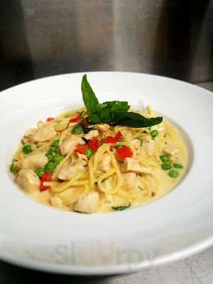 Rulay Lounge Bar & Restaurant